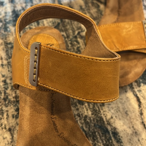 Sofft Yellow Leather Sandals - Picture 2 of 6